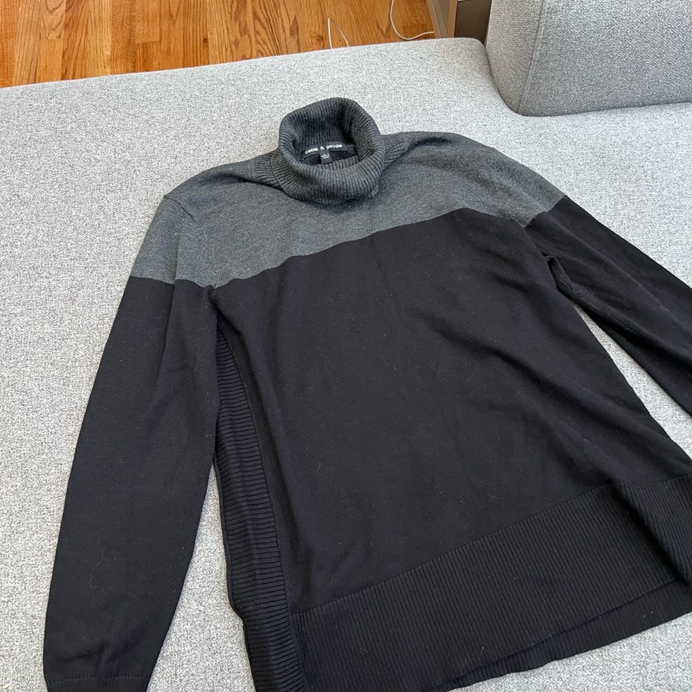 Grey & Black Color-block Turtle Neck